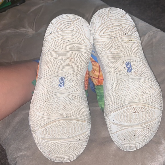 SPONGEBOB SQUAREPANTS X KYRIE 5 - Picture 10 of 10